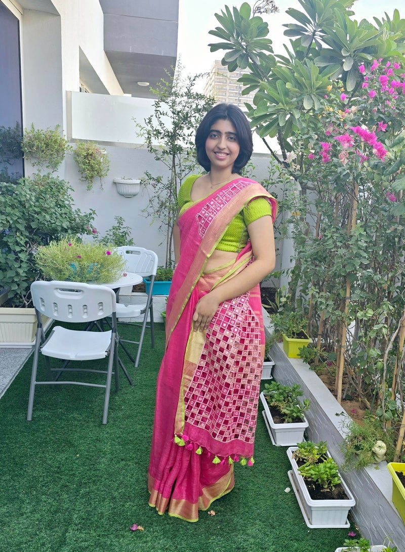 Grab Mantra Pure Linen Pink Saree With Golden Weaving Border Plus Green Brocade Stitched Large Size Blouse  - Image 4