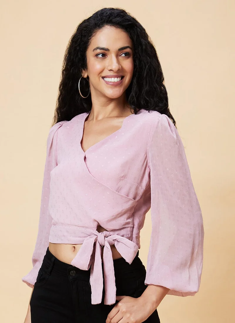 جلو باص بلوزة نسائية قصيرة وردية بتصميم ذاتي وياقة على شكل حرف  وأكمام منفوخة ورباط خصر