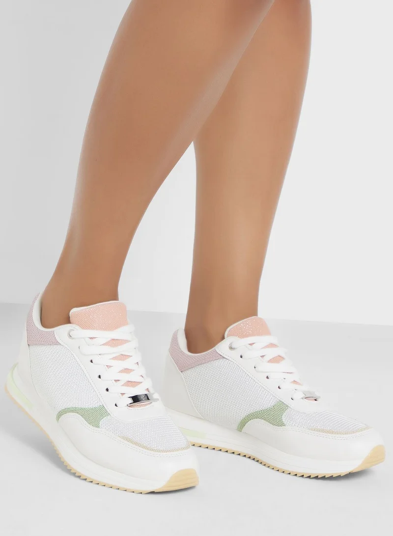منبور Laceup Low Top Sneakers