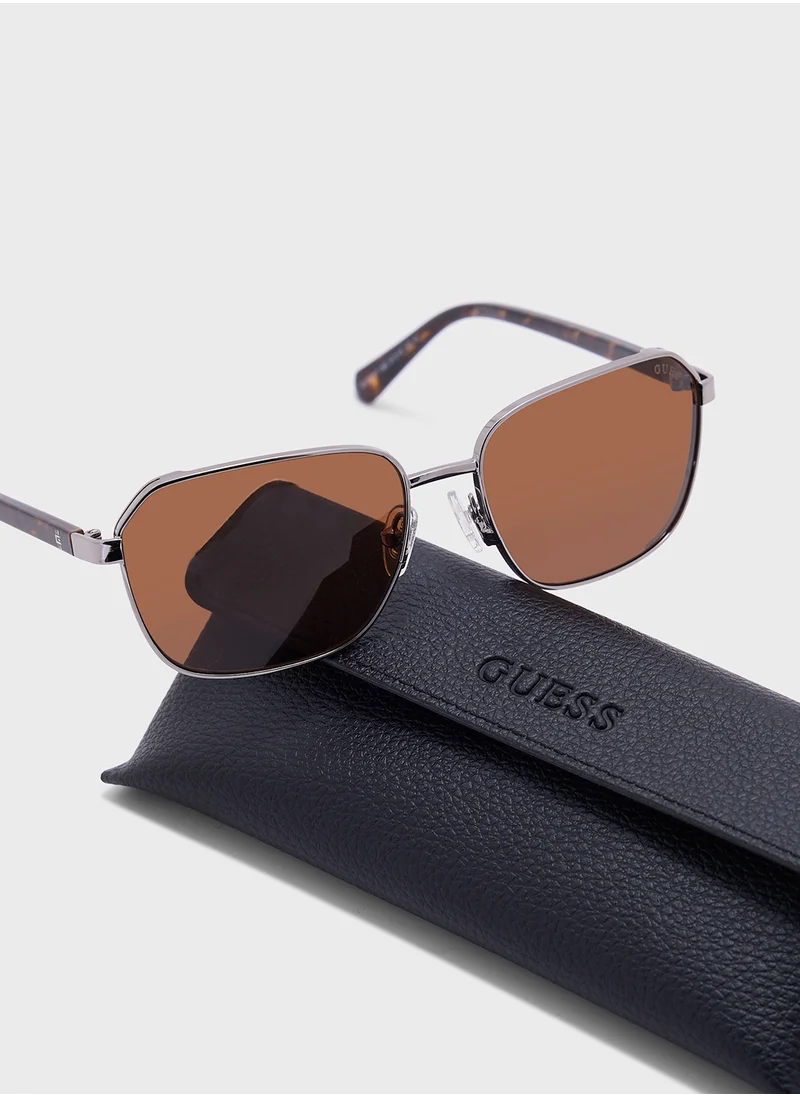 GUESS Uv Protected Shaped  Sunglasses