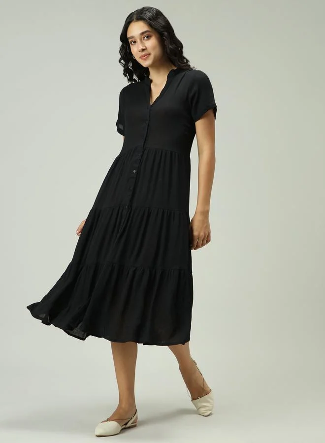 أوجيدر فستان ميدي بكسرات مع أزرار