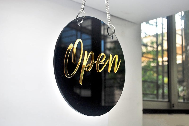 BerryBox علامة باب معلقة مزدوجة الجوانب بتشطيب أسود ذهبي أكريليك PREMIUM مفتوح-مغلق للمحل، المكتب، المطعم، الفندق، المنتجع، الأعمال التجارية، المستشفى - Image 3