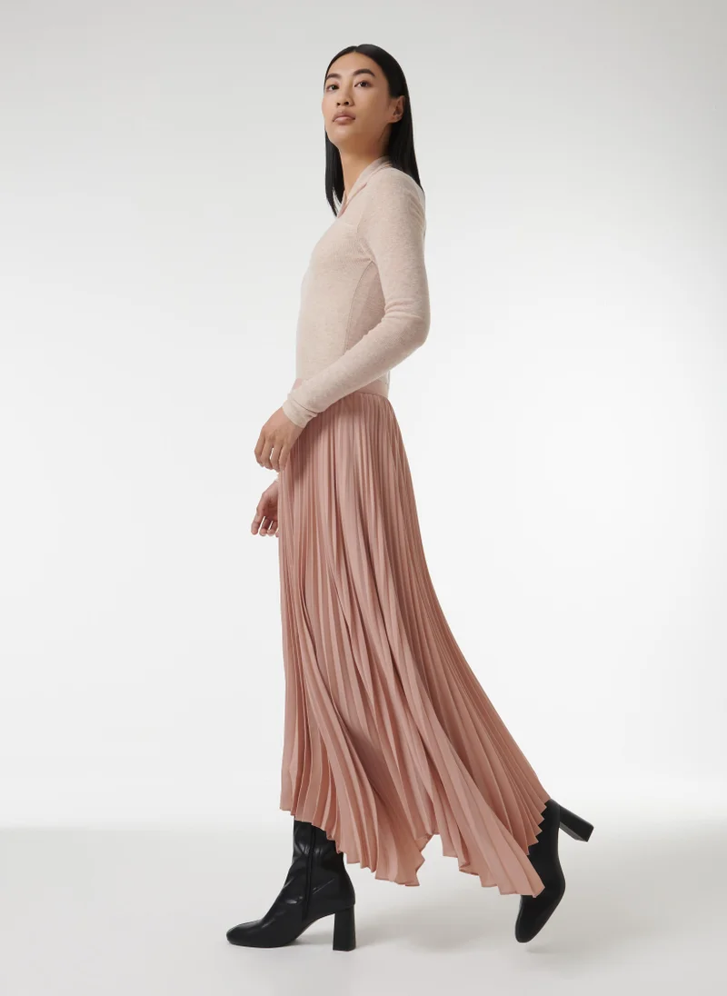 ليم كنزة بياقة ملتفة