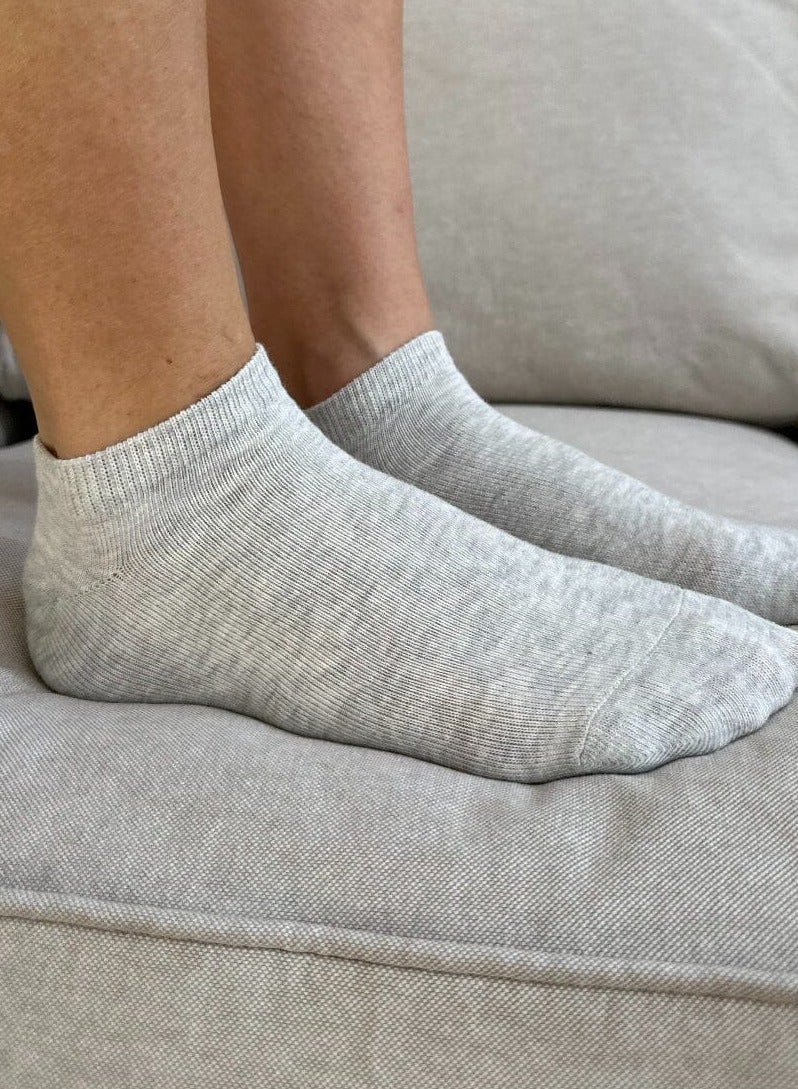 5 pairs of comfortable grey socks above ankle