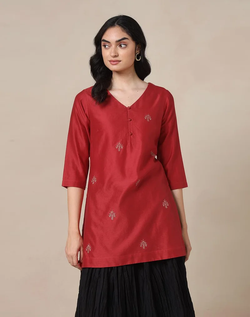 فاب انديا Red Cotton Silk Embroidered Slim Fit Short Kurta