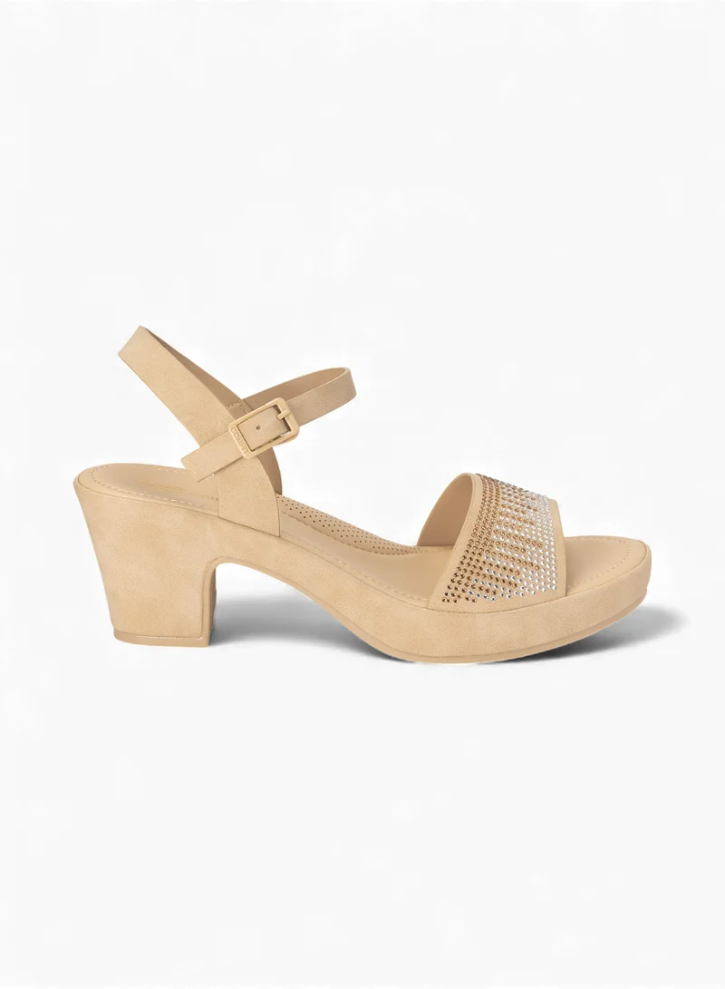 باتا كومفيت صندل بكعب عريض مزود بتفاصيل مزخرفة