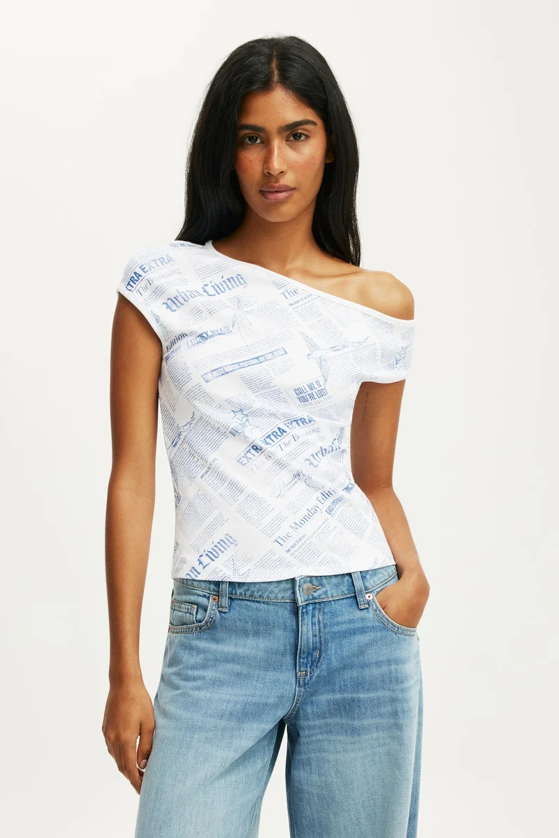 OFF SHOULDER GRAPHIC TEE