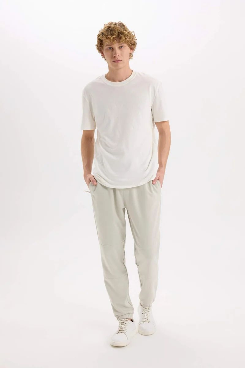 ديفاكتو Regular Fit Zipper Pocket Trousers