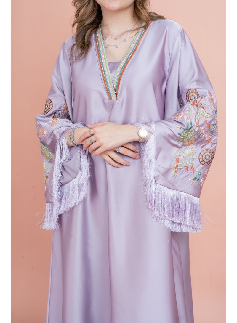 اكسا جلابية مطرزة بأكمام لامعة - Image 4