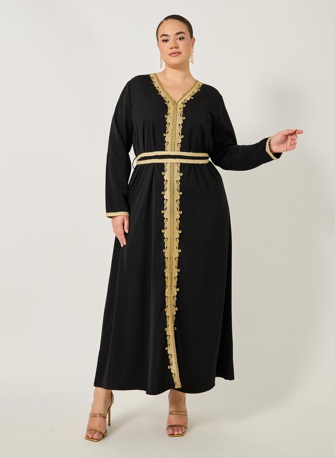 ستايلي كفتان ستايلي مقاس كبير بياقة على شكل  وقصة عادية وتفاصيل دانتيل - Image 1