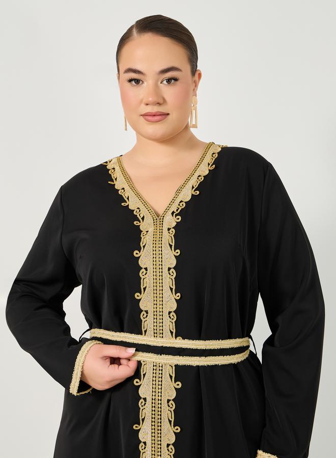 ستايلي كفتان ستايلي مقاس كبير بياقة على شكل  وقصة عادية وتفاصيل دانتيل - Image 4