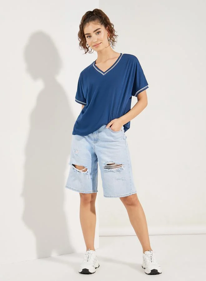 Styli Solid V Neck T-Shirt with Contrast Piping Detail