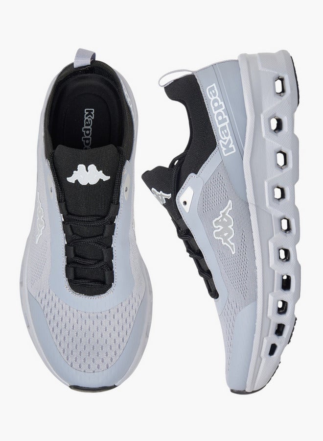 أحذية رياضية نسائية بشعار وتفاصيل برباط