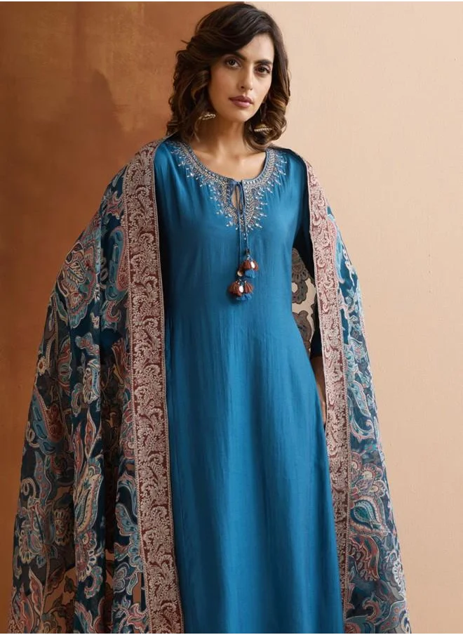 آي شين Straight Fit Women Teal Poly silk Kurta Set with Embroidered pattern Tunic and Palazzo features a Round neckline and Three-Fourth Sleeve secured with Elastic closure and styled in Straight Fit ideal for Festive moments — crafted to elevate your special moments.