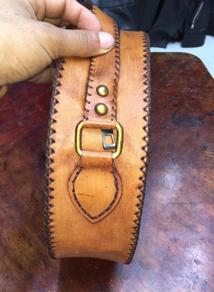 Medium-sized round bag made of natural leather, hand-made closure A suitable belt handle to adjust its length 2 zippers Lined with velvet from the inside Close with shiny thread  - Image 2