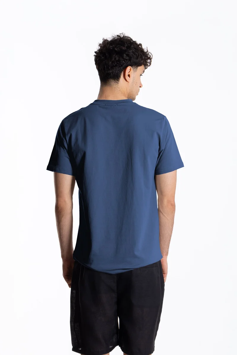 شايبس تي شيرت بطبعة شعار بقصة ضيقة