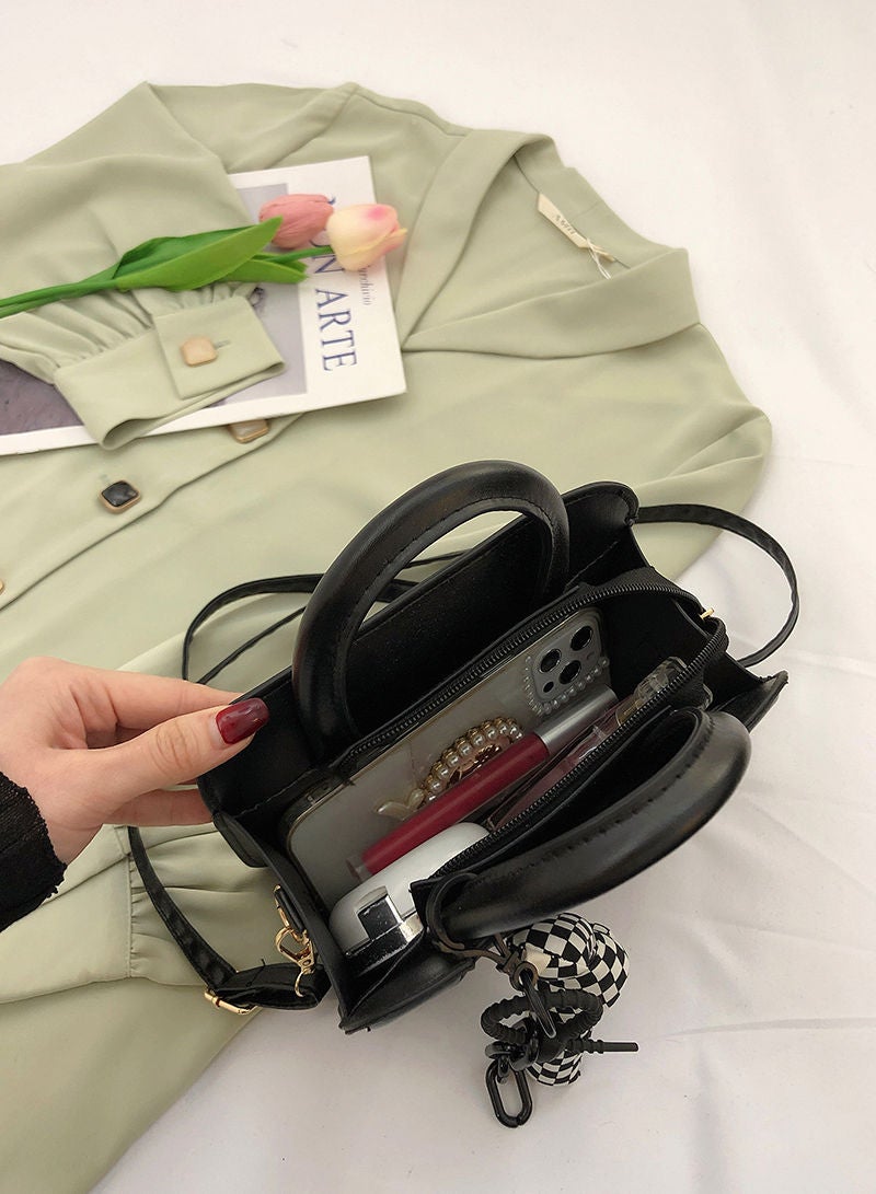 شاربدو حقيبة يد نسائية مربعة منقوشة بشكل بسكويت لطيفة، حقيبة كتف واحدة بسحاب مع قلادة جبن للسفر والمواعدة والتنقل والتسوق (أسود) - Image 3