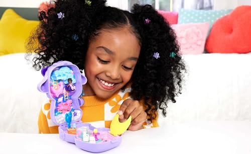 Polly Pocket دمى وبلاي سيت بولي بوكيت، لامب كوزي دريم لاند المدمجة، لعبة سفر مع 1 دمية ميكرو، يونيكورن أليف، ملحقات طعام وأزياء - Image 2