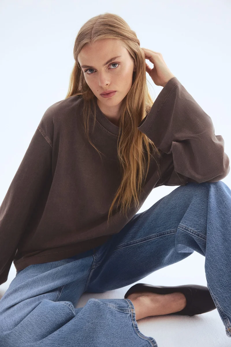 اتش اند ام بلوزة قطنية بمظهر مكحوت