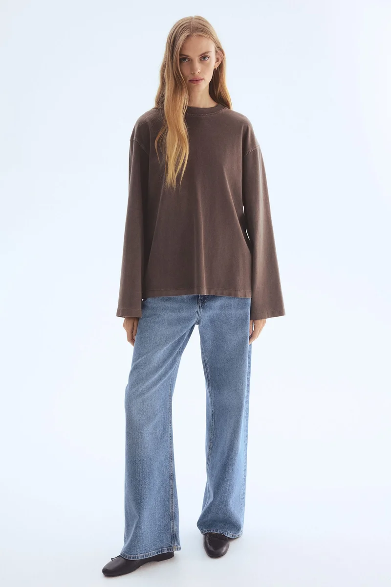 اتش اند ام بلوزة قطنية بمظهر مكحوت