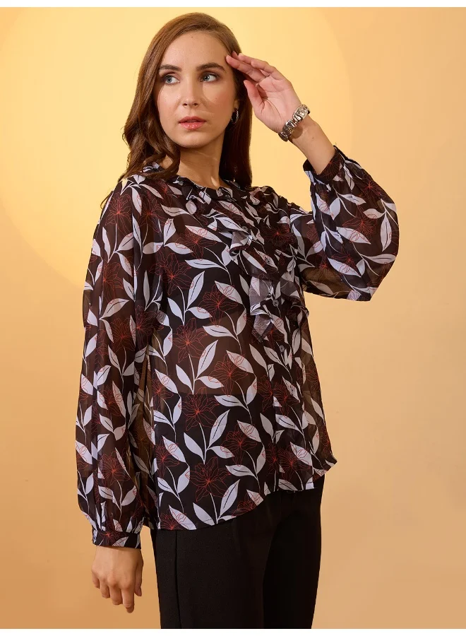 جلو باص بلوزة نسائية سوداء بياقة ماندرين وأكمام طويلة وطبعات زهور وتفاصيل كشكشة من الشيفون