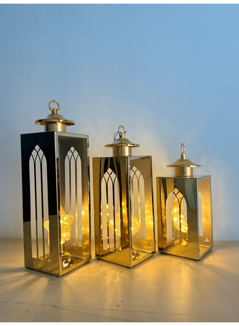 طقم من 3 فوانيس معدنية فاخرة باللون الذهبي، تصميم قوطي قديم، الأحجام: 35x10، 30x10، 20x10 سم، تشطيب ذهبي، تصميم القمر والنجوم - Image 3