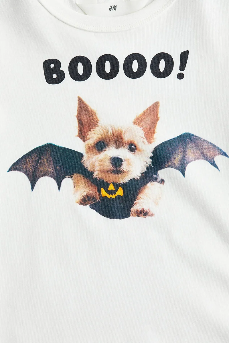 اتش اند ام تي-شيرت مزين بطبعة