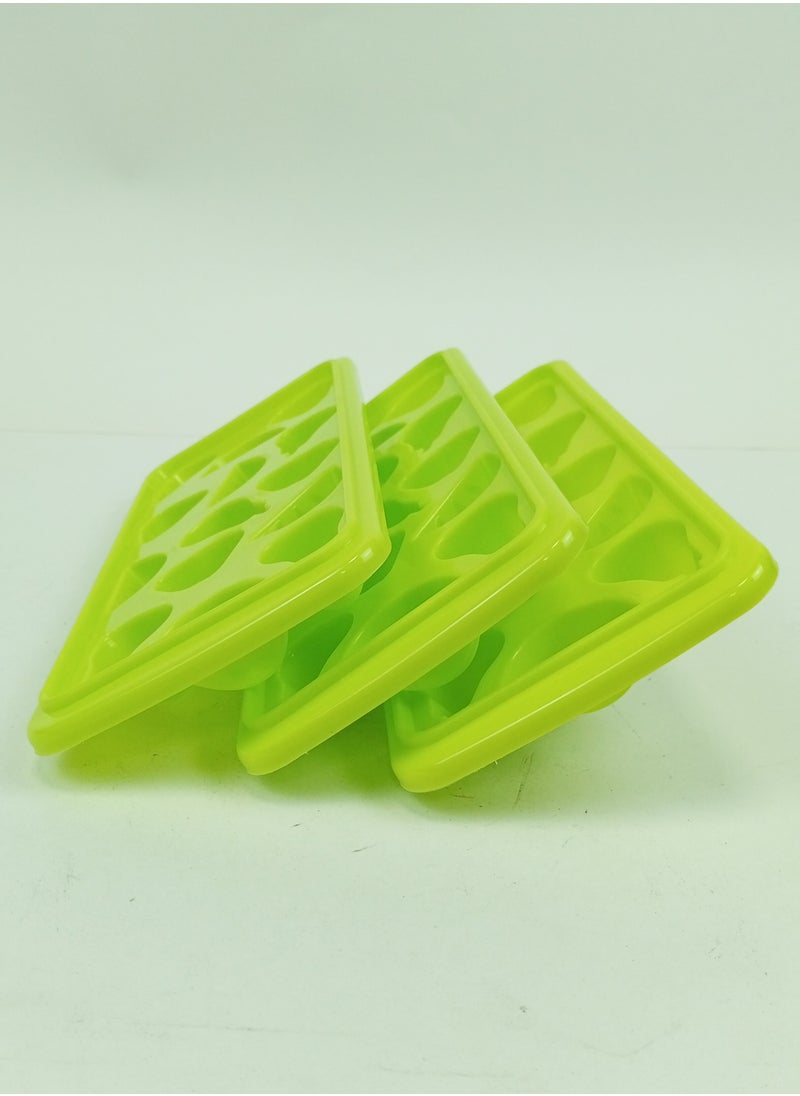 MtjrNet - 3 Piece Ice Cubes Trays Mold -14 Large Size Cubes - Random Color - Image 1
