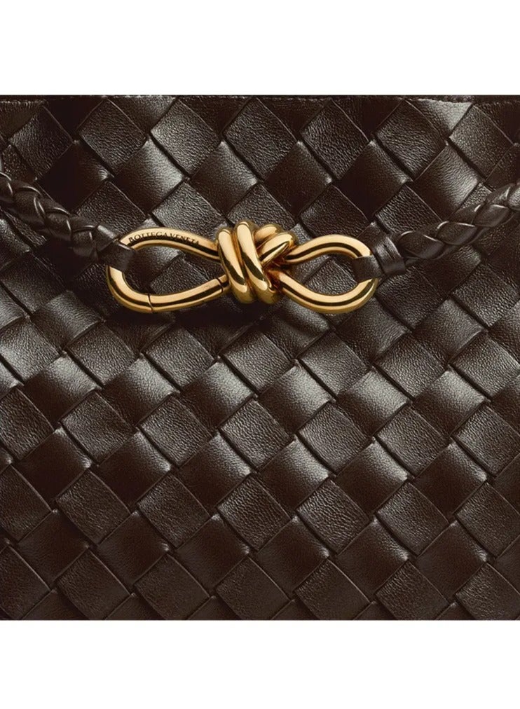 بوتيجا حقيبة VENETA Andiamo حقيبة جلدية بمقبض علوي من VENETA Andiamo مزينة بعقدة مميزة وحزام منزلق على شكل صليب. - Image 4