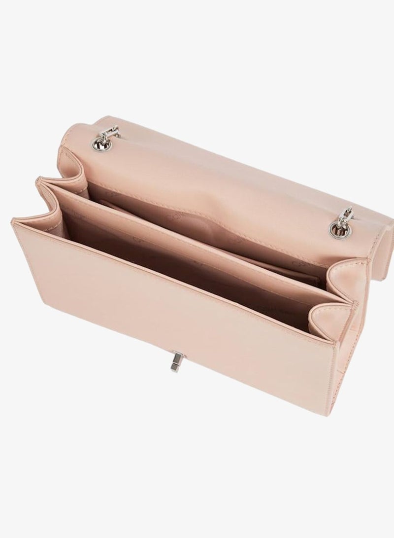 كالفن كلاين حقيبة كروس بودي متوسطة قابلة للتحويل - Image 5