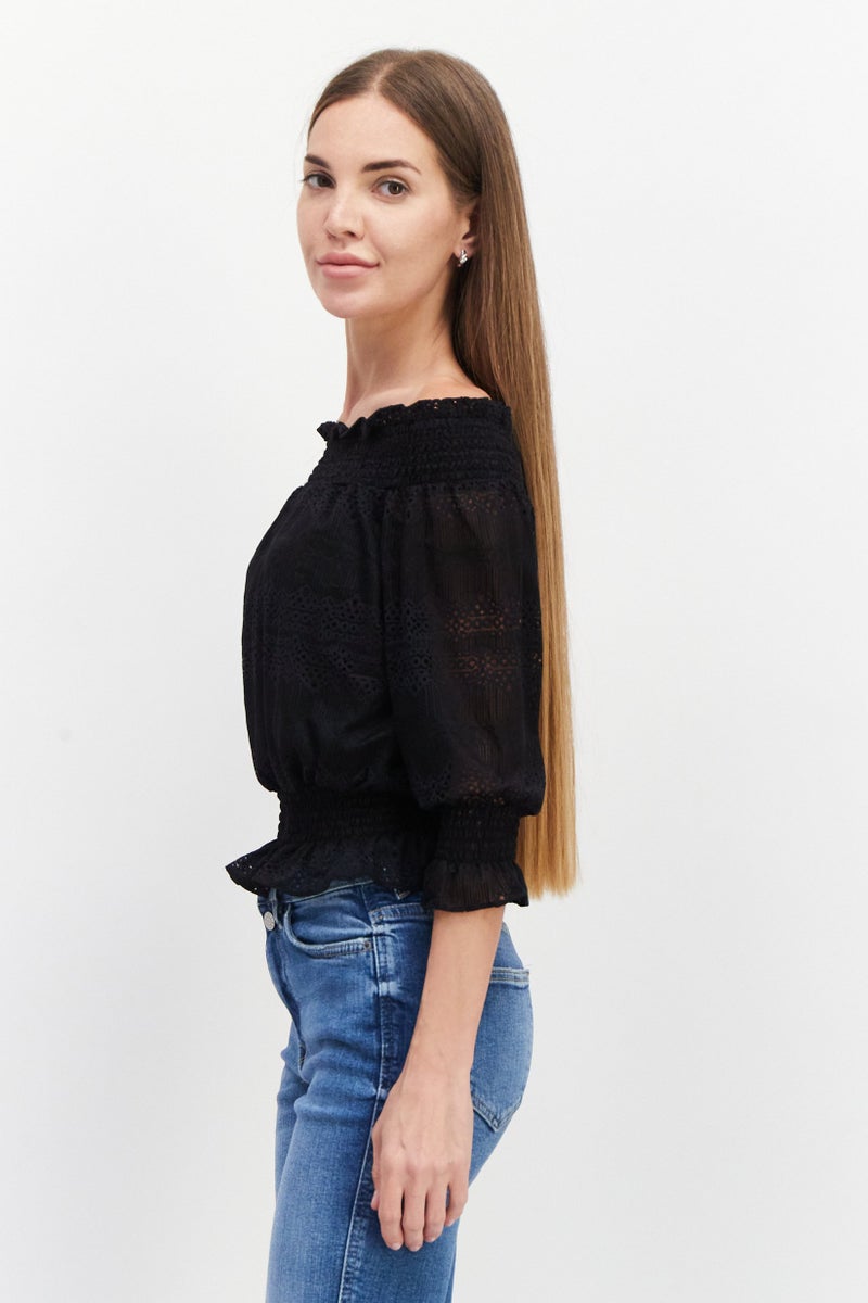 VERO MODA بلوزة نسائية بأكتاف مكشوفة وأكمام طويلة بتصميم منقوش، سوداء - Image 3