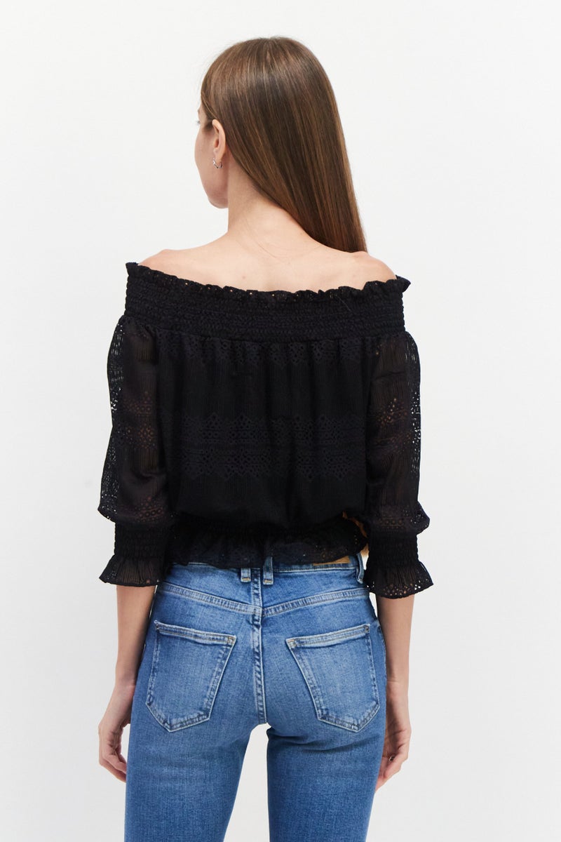 VERO MODA بلوزة نسائية بأكتاف مكشوفة وأكمام طويلة بتصميم منقوش، سوداء - Image 2