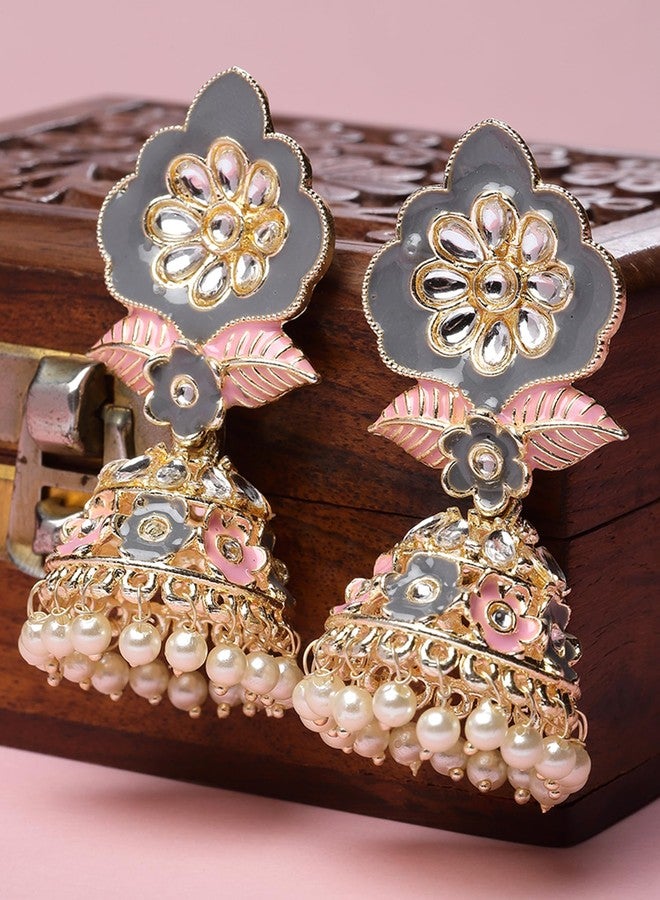 كارات كارت أقراط جومكي مطلية بالذهب بتصميم زهري رمادي ووردي من مينا كوندان للنساء من كارات كارت - Image 4