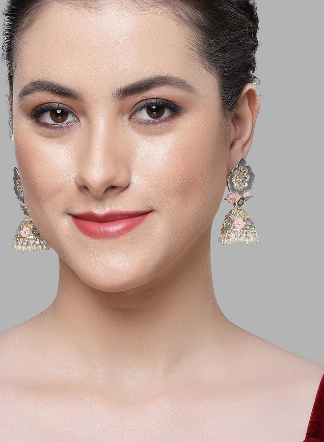 كارات كارت أقراط جومكي مطلية بالذهب بتصميم زهري رمادي ووردي من مينا كوندان للنساء من كارات كارت - Image 3