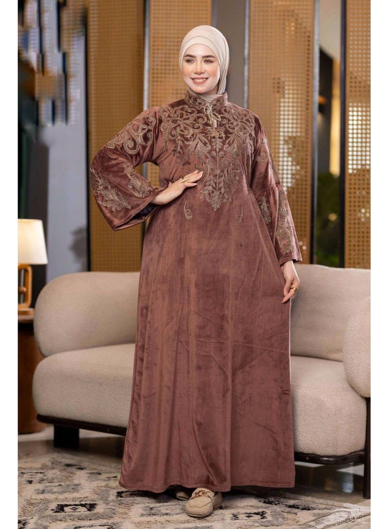 Women's winter velvet embroidered abaya – suitable for receiving guests and going out - Image 3