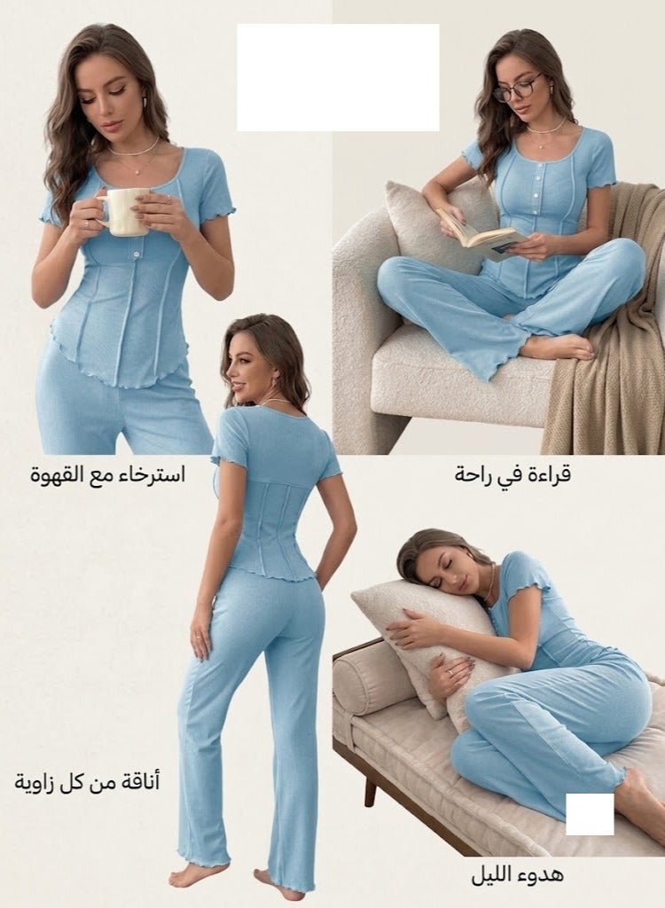 طقم ملابس مريحة مضلع قطعتين للنساء - بلوزة بأكمام قصيرة وأزرار مع بنطال بقصة أرجل واسعة - لون أزرق فاتح - Image 3