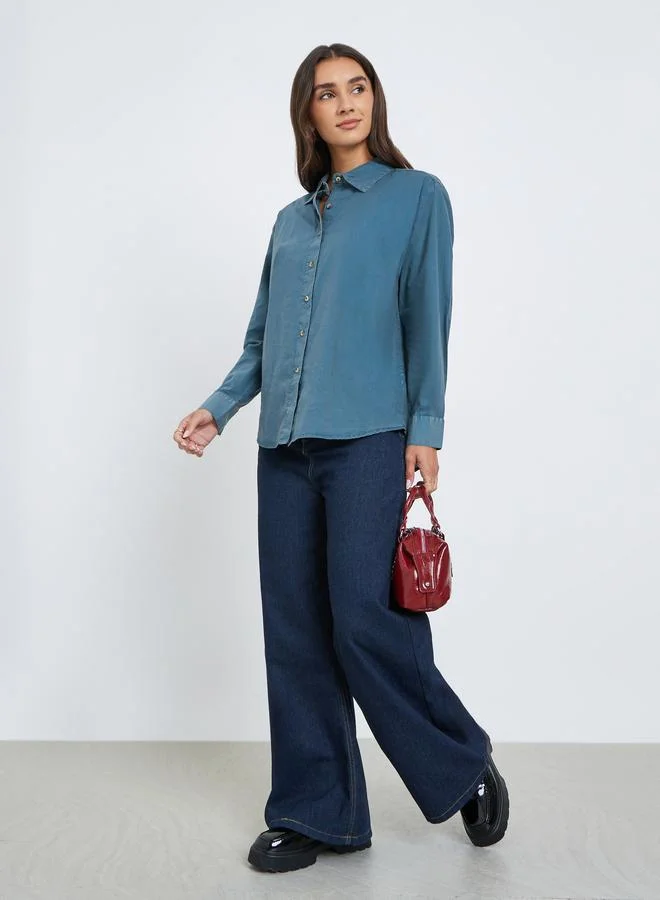 ستايلي بلوزة بتفاصيل مشطوفة مع أكمام طويلة