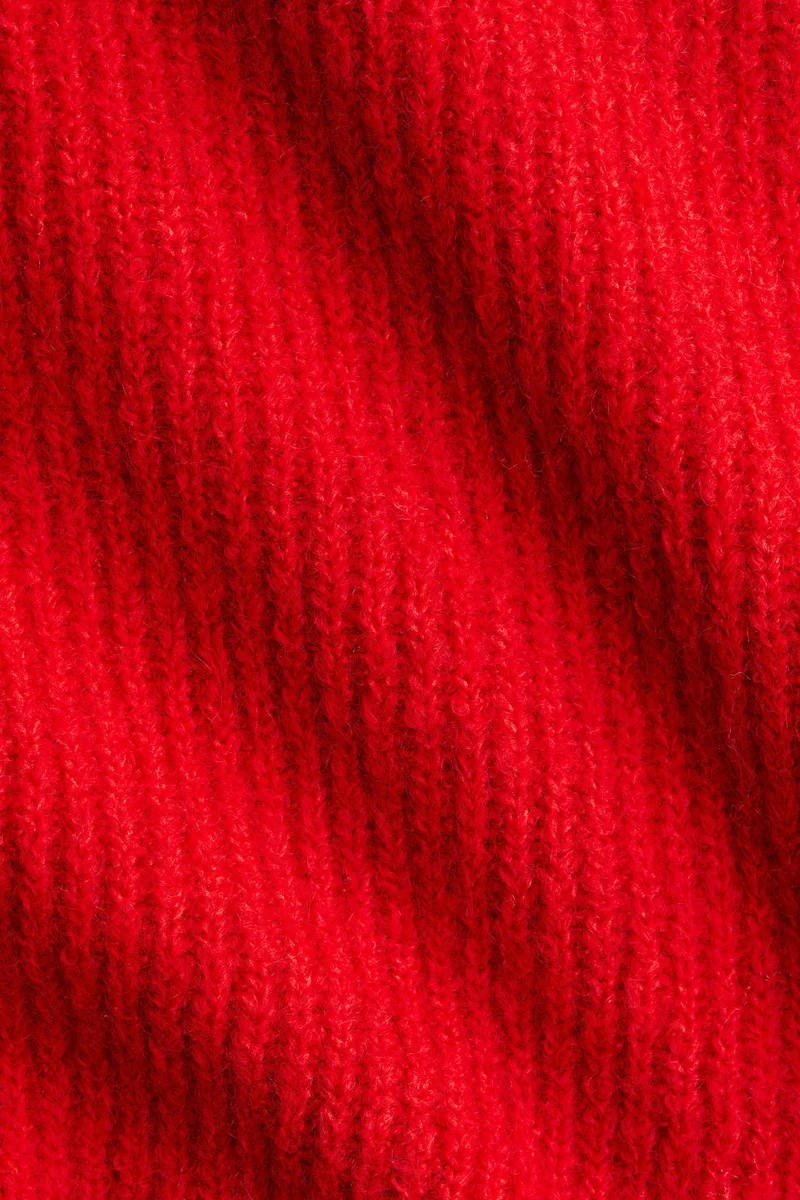 اتش اند ام بلوزة بحافة بيبلوم من نسيج مرن