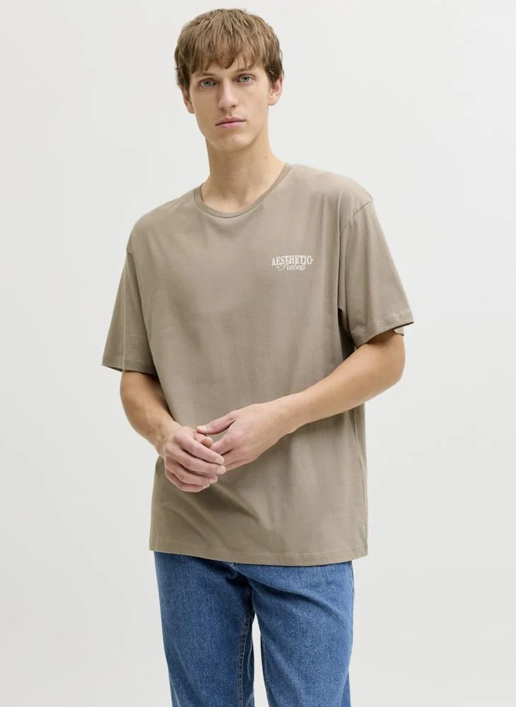 ج ج ريبل تيشيرت بطباعة نصية بقصة عادية وياقة دائرية