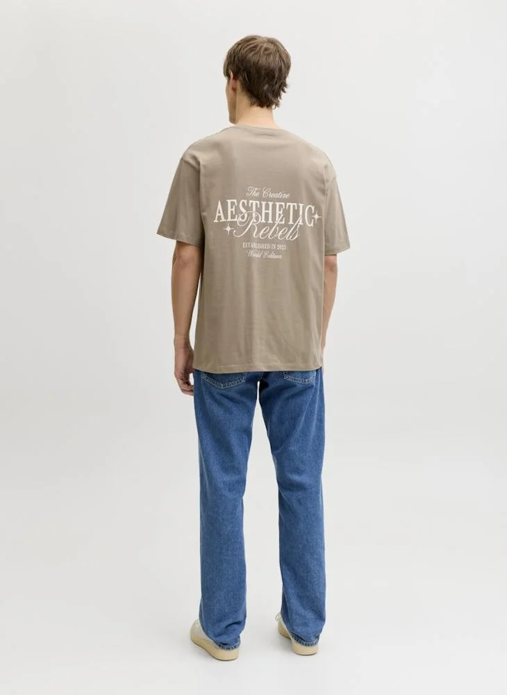 ج ج ريبل تيشيرت بطباعة نصية بقصة عادية وياقة دائرية