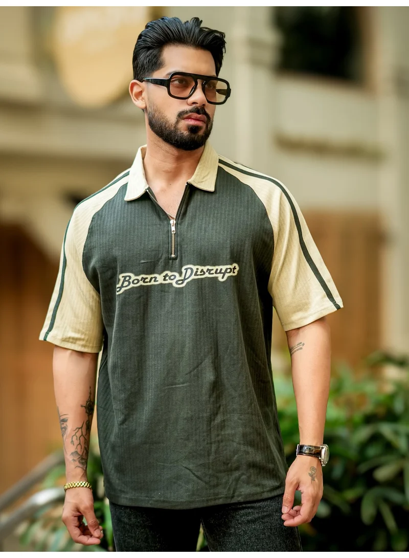 مانياك تي شيرت قطن مانياك رجالي برقبة بولو مطبوع بأكمام راجلان نصف كم لون زيتوني وبيج