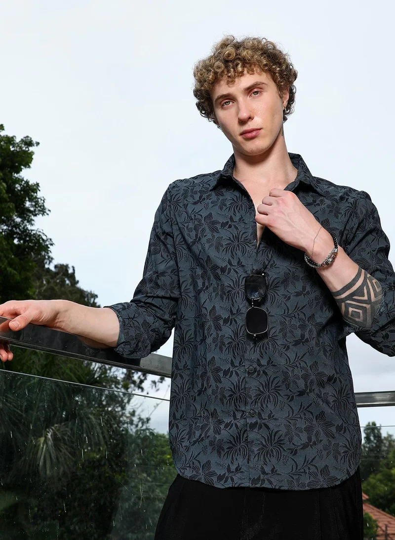 Campus Sutra Men's Dark Grey Floral Pattern Slim Fit Shirt | أكمام قصيرة | مطبوع | مناسب للإطلالات الكاجوال واليومية | طباعة أزهار
