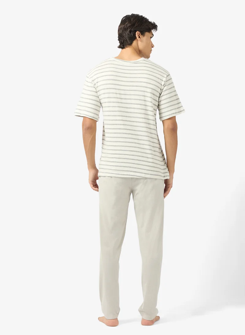 روبرت وود طقم بيجامة تي شيرت وبنطلون