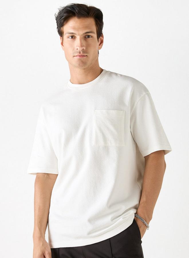 ايكونيك تيشيرت بارز الملمس بأكمام قصيرة وجيب على الصدر من أيكونيك - Image 1