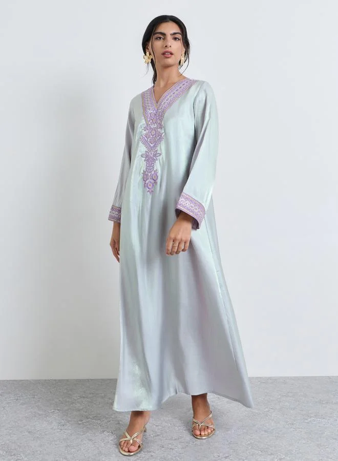 Amirah Thread Embroidery V Neck Jalabiya