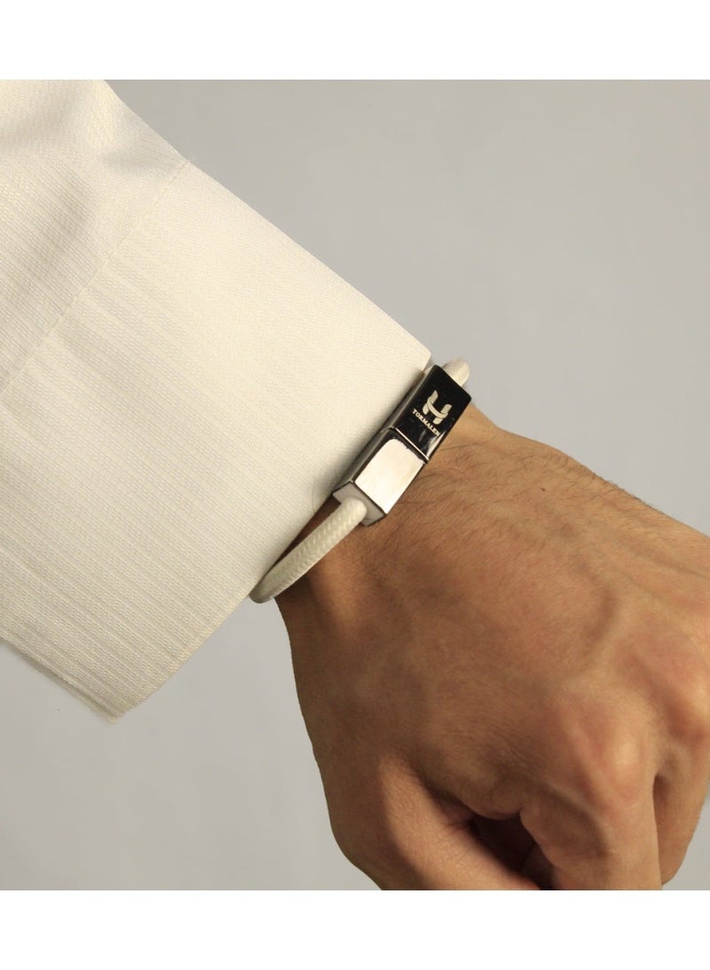 white charging band with built-in Apple MFi-certified Lightning cable – Stylish fabric design with a metal magnetic clasp – Fast charging and data transfer - Image 4