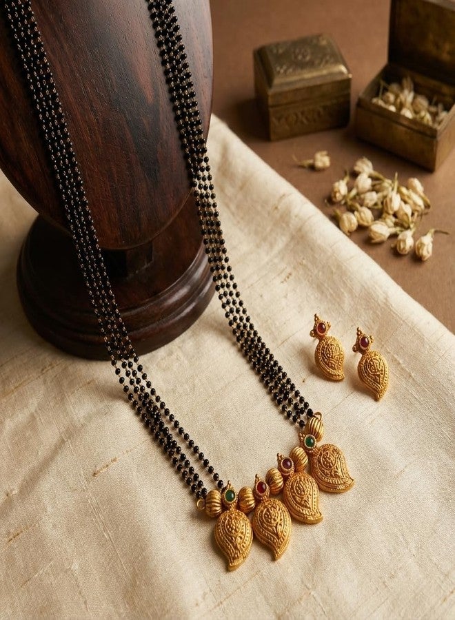 مانجالسوترا هندية تقليدية من AAIKU | قلادة بتصميم مانجو مطلية بالذهب بلمسة نهائية غير لامعة مع سلسلة من الخرز الأسود | مجوهرات زفاف عرقية للنساء | مناسبة لحفلات الزفاف والمناسبات | مانجالسوترا أنيقة للنساء (36 بوصة - 3 خطوط) - Image 5