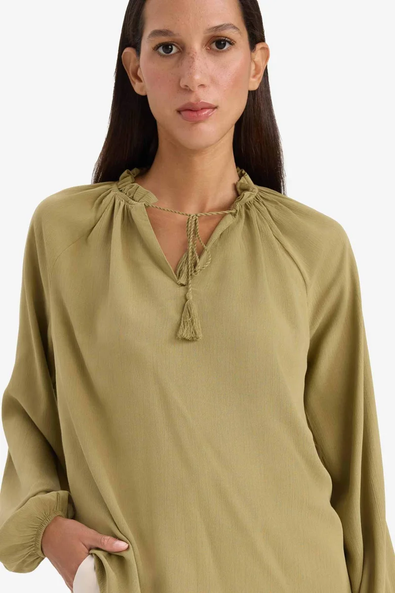 ديفاكتو Regular Fit Crew Neck Long Sleeve Blouse