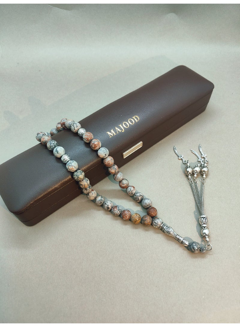 موجود مجموعة هدايا فاخرة: سبحة من 33 خرزة من الحجر الطبيعي وقلم أسود وذهبي مع خرطوشة حبر قابلة للاستبدال (مجموعة من قطعتين) – تتضمن علبة هدايا جميلة، مثالية لشهر رمضان وعيد الفطر والصلاة اليومية. - Image 5