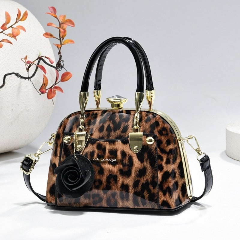Steel armor mini shell bag, suitable for casual fashion, shiny surface, equipped with floral charm pendant, multi-functional handbag or cross-body bag, fashionable classic, lightweight and durable design